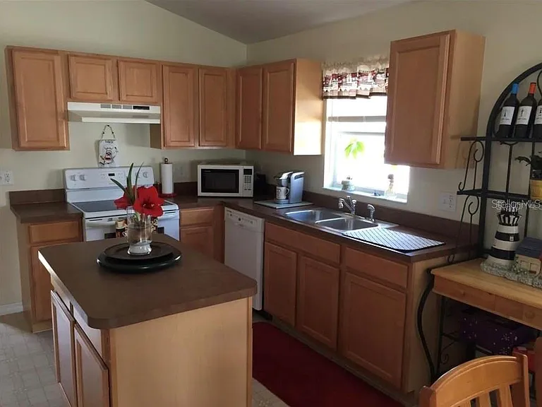 712 Brayton Ln — Photo 13
