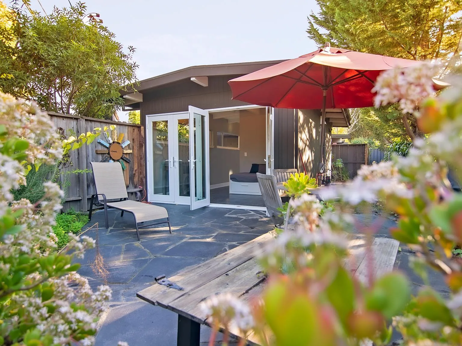 135 Greenmeadow Way — Photo 2