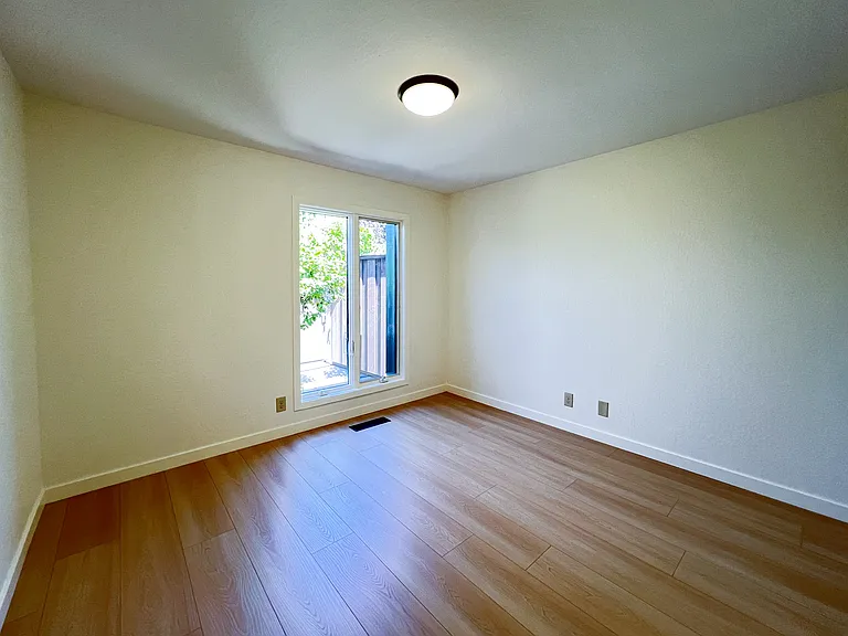 2286 Hastings Dr — Photo 25