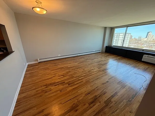 Covington - 4600 N Clarendon Ave — Photo 42