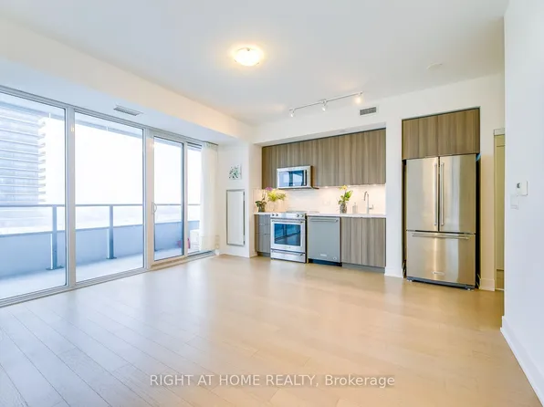 30 Shore Breeze Dr, Toronto, ON