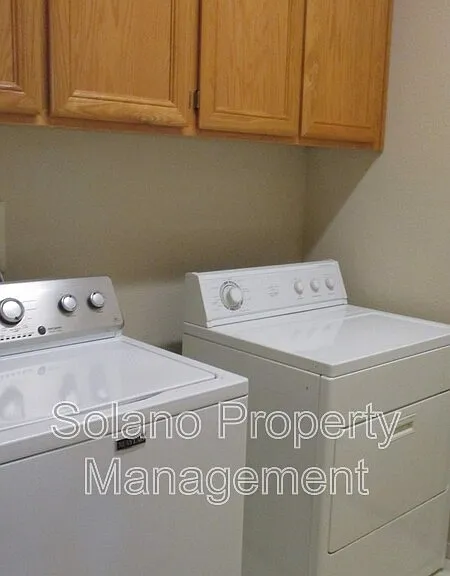 451 Edgewood Dr — Photo 11