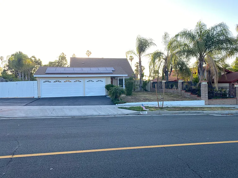 1604 Avenida Del Vis — Photo 1