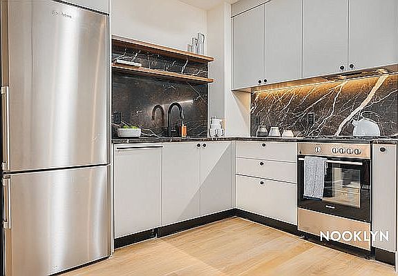 4th image of 250 Gold St #923