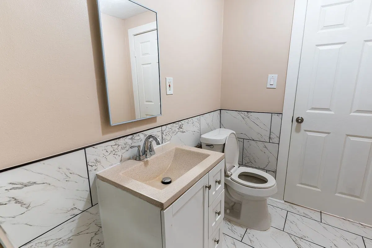 2 bed, 1.0 bath, 1573 sqft, $1,200 — Photo 3