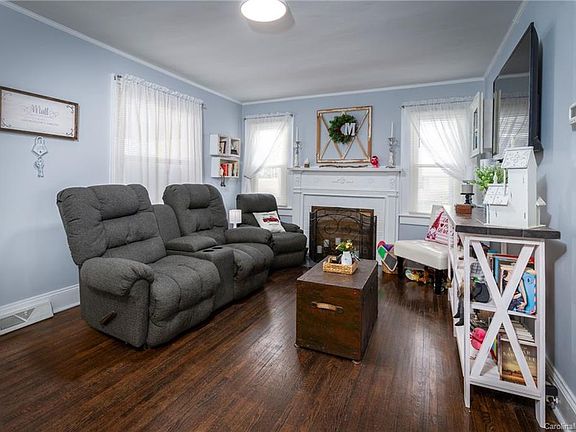 5th image of 622 Dixon St