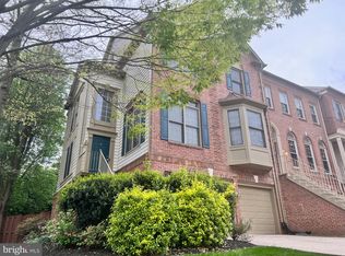 9512 Lagersfield Cir, Vienna, VA 22181