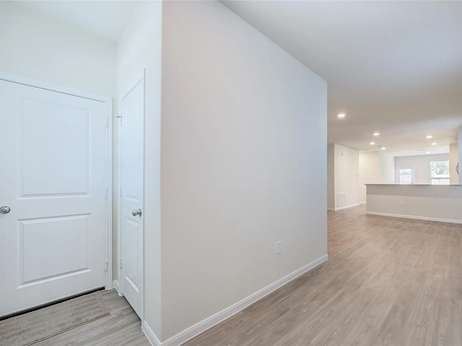 3 bed, 2.0 bath, 1580 sqft, $2,100 — Photo 4