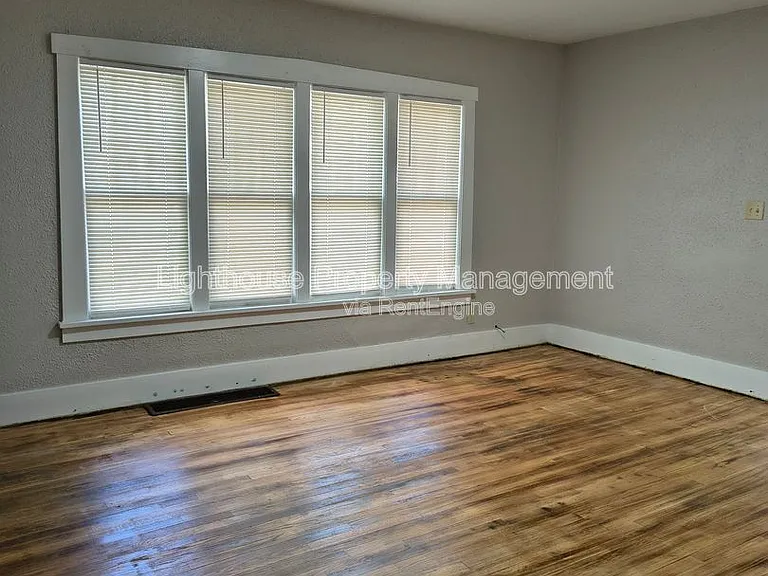 3040 Temple St — Photo 3