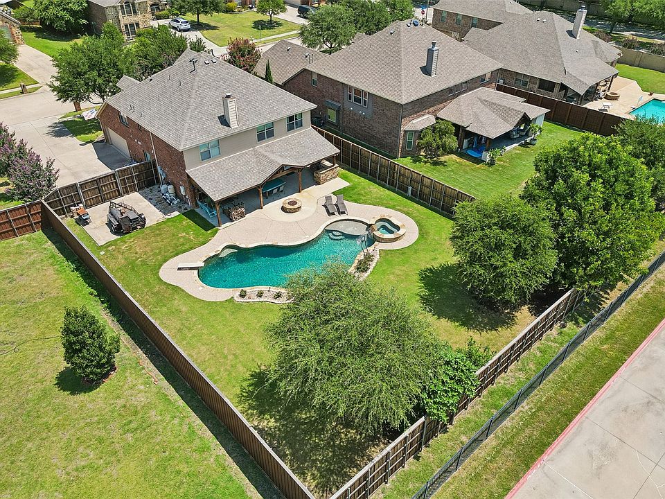 1st image of 5732 Chateau Dr