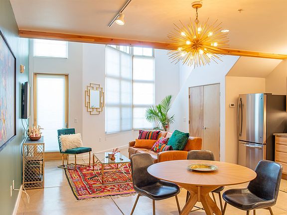 2nd image of 703 Camino De La Familia Unit 3203
