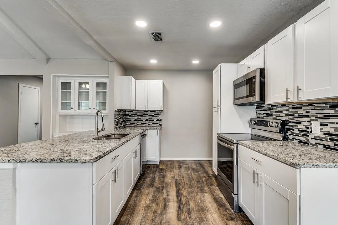4 bed, 1645 sqft, $2,350 — Photo 1