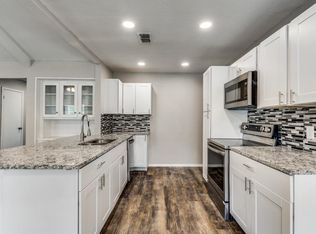 700 Martin Rd, Hurst, TX 76054