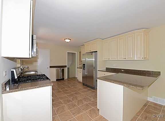 4th image of 2431 S Belleview Ave