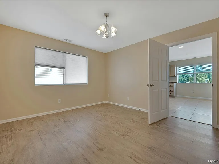 19 Edison Pl #2 — Photo 20