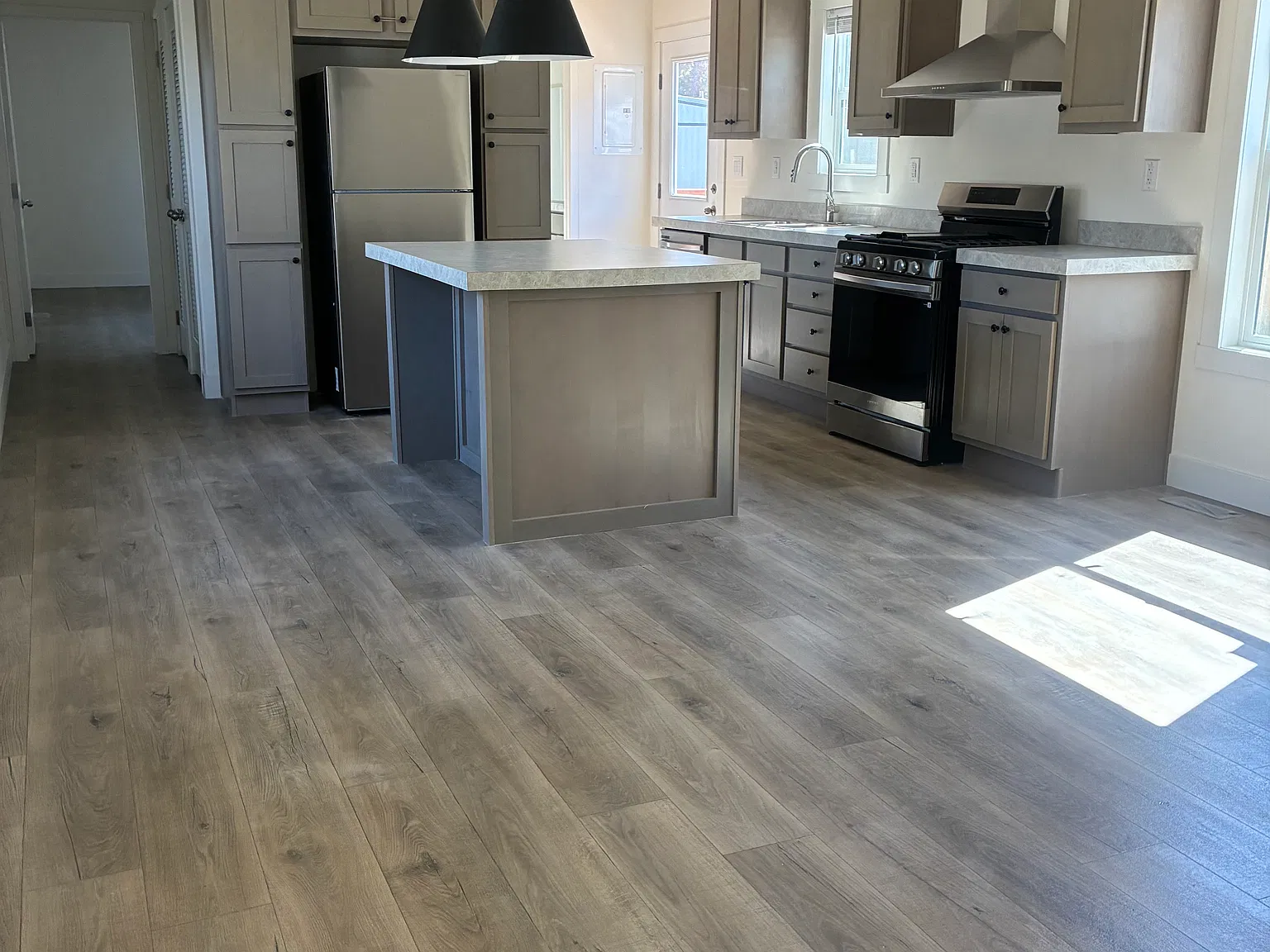 2 bed, 700 sqft, $995 — Photo 2