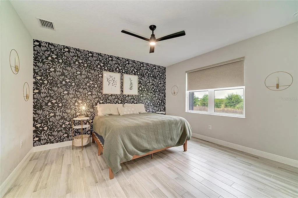 3 bed, 2.0 bath, 1810 sqft, $3,700 — Photo 3