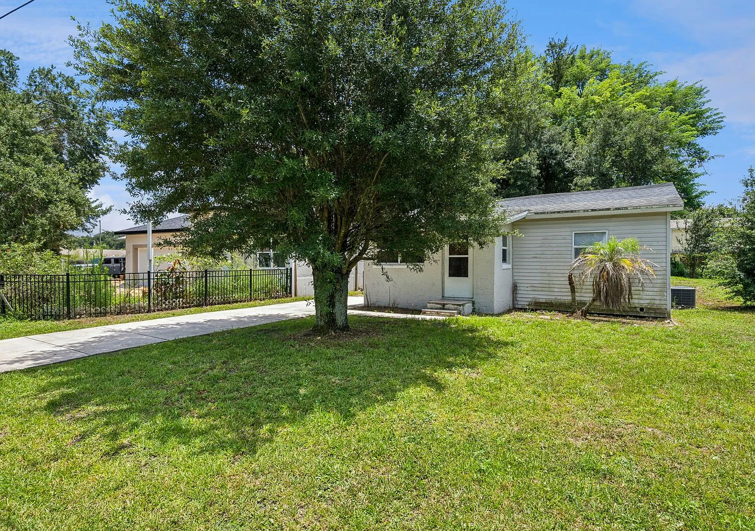 Move In Special 300 Off First Month Rent If You Move In By October 1! — Photo 1