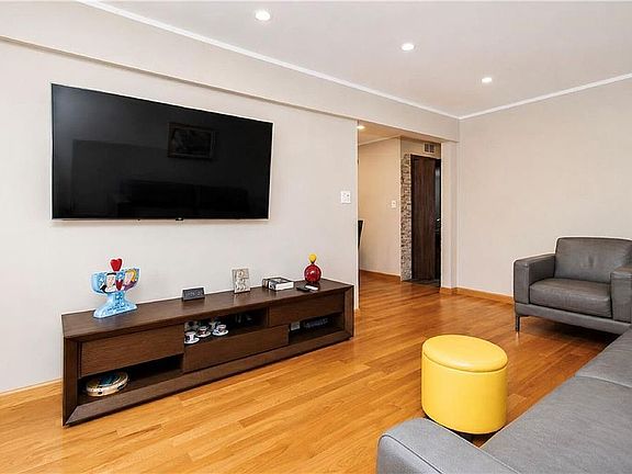 3rd image of 711 Montauk Ct APT 2H