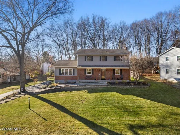 4 Hazaltine Lane, Clifton Park, NY 12065