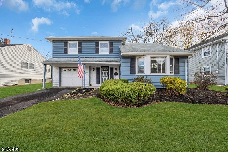 1st image of 8 Von Steuben Ln