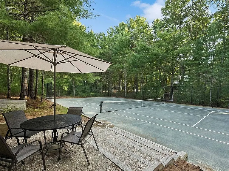 33 Oak Hill Ln — Photo 1