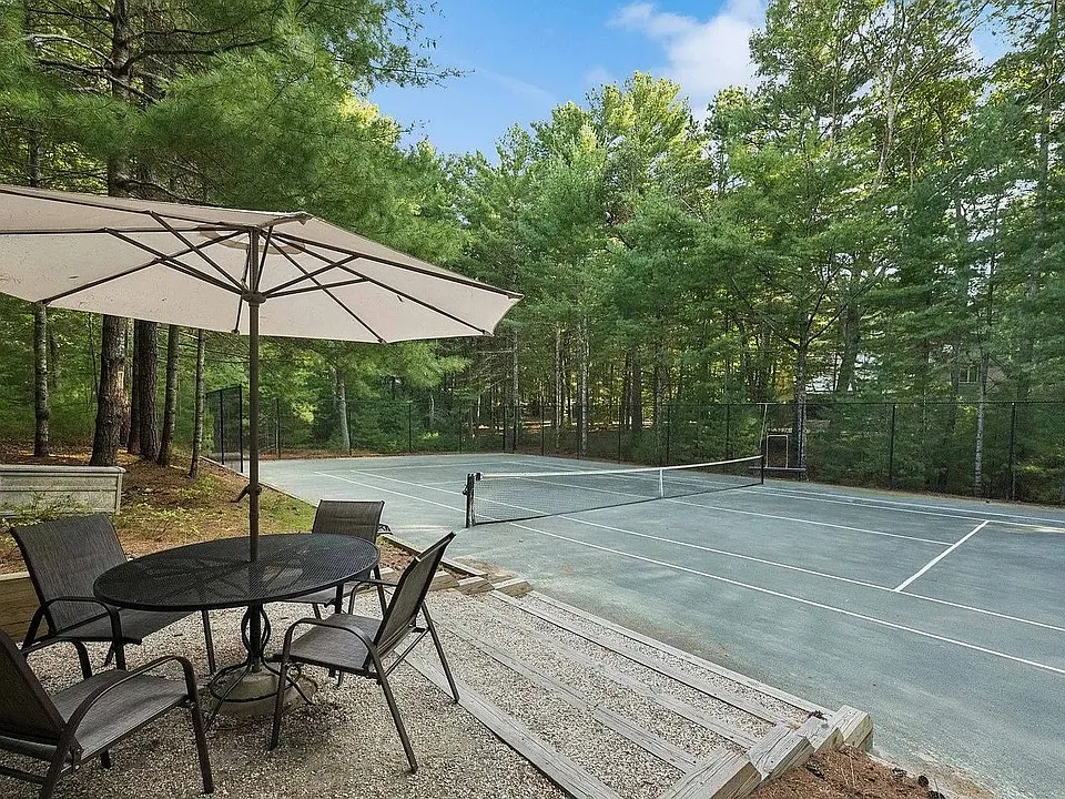33 Oak Hill Ln