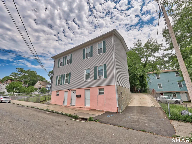 21 Hawkins St #3 — Photo 2