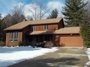 38 Bracelan Ct, Lenox, MA 01240