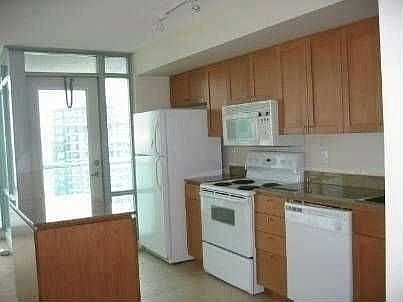2nd image of 81 Navy Wharf Ct #3610