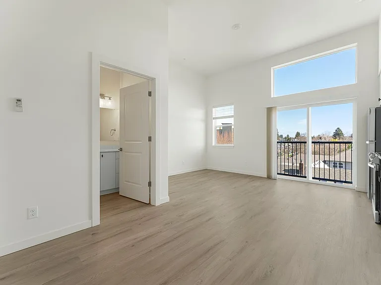 Studio With A View! Redwood Lofts & Flats — Photo 15
