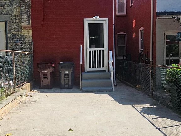 2nd image of 238 6th Ave