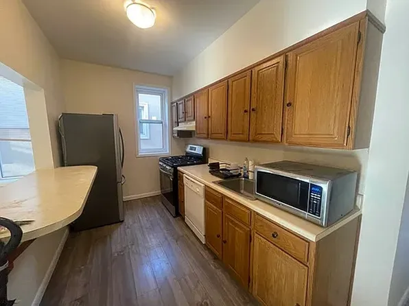 21-32 36th Street image 2 of 13