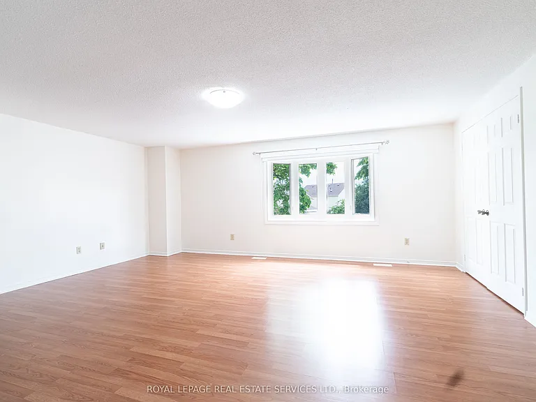 3301 Cambourne Cres — Photo 27