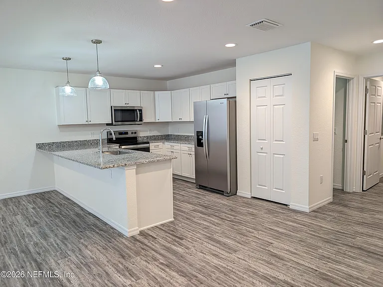 821 NE 10th St #1 — Photo 5