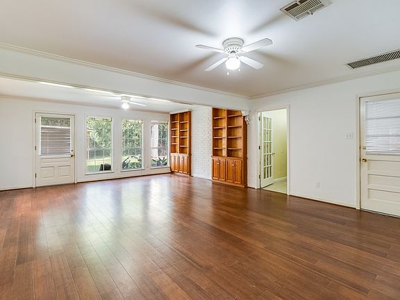 3rd image of 304 Sunny Ln