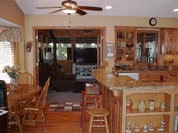 Informal Dining & Counterbar