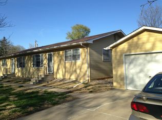 915 S 69th St, Omaha, NE 68106