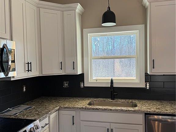 4th image of 249 Wilson