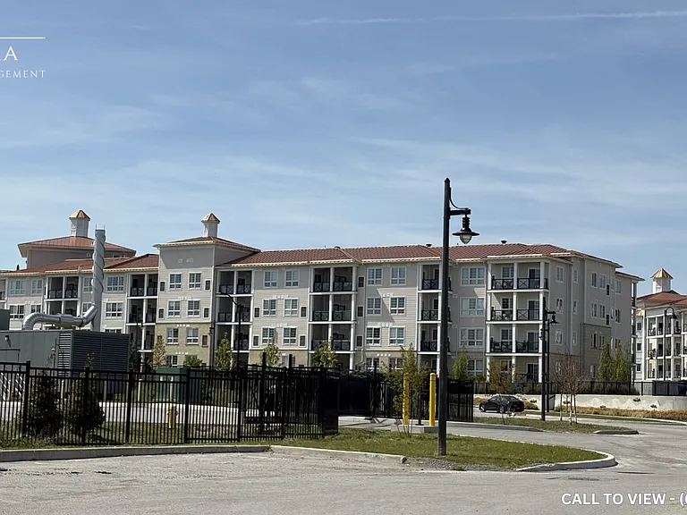 50 Lakebreeze Dr #105 — Photo 16
