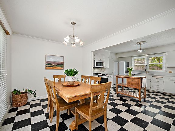 5th image of 2113 Dundee Pl