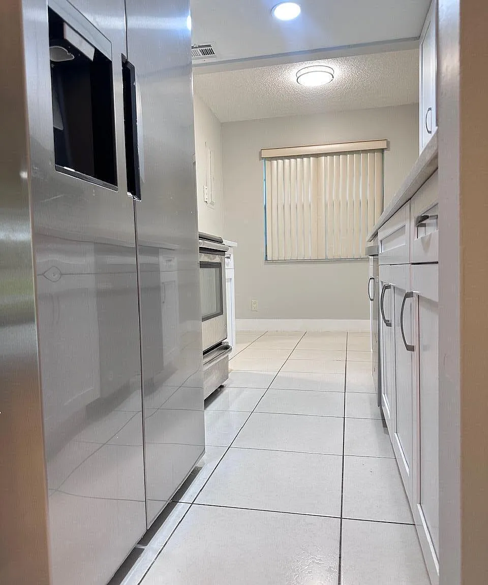 2 bed, 2.0 bath, 1002 sqft, $2,050 — Photo 4