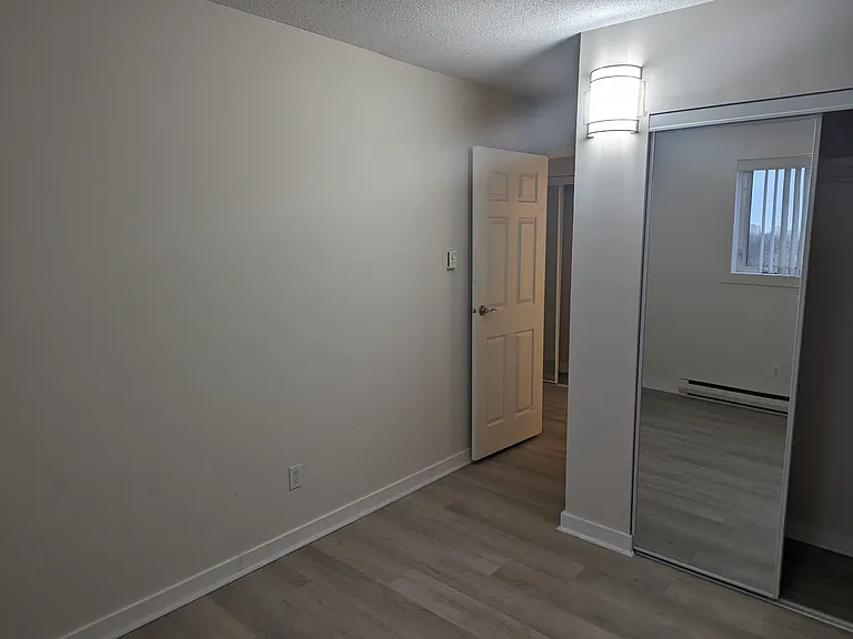 800 Corydon Ave — Photo 37