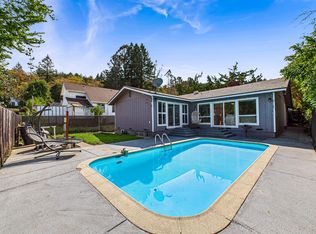 507 Maple Ln, Garberville, CA 95542
