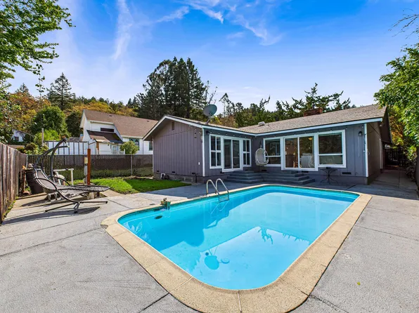 507 Maple Ln, Garberville, CA 95542
