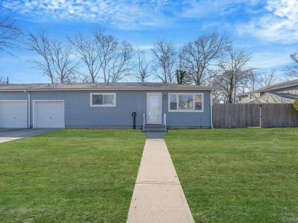 472 S Ocean Ave, Patchogue, NY 11772