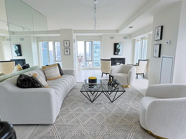 210 Victoria St #4407 — Photo 10