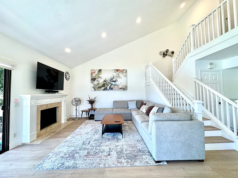 4 Bridgeview #48 — Photo 4