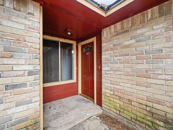 3rd image of 4619 Whispering Rock Ln