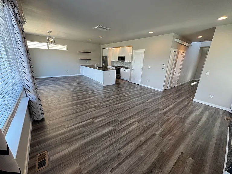 983 Sunseeker Ln — Photo 7